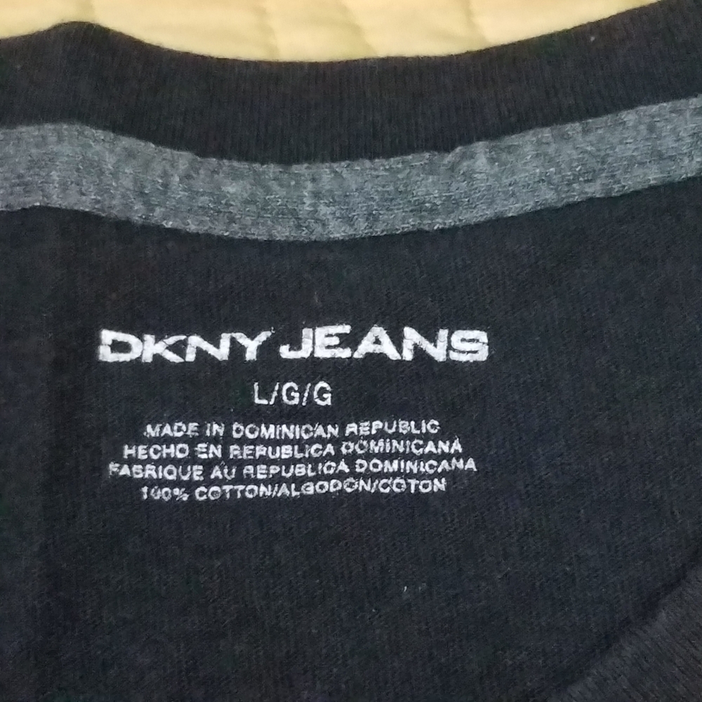 Vintage DKNY V neck T shirt Size L - Picture 3 of 4